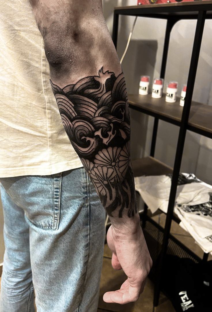 Tattoo salonas Klaipėdoje Tatuiruotės, Permanentinis makiažas, Auskarų vėrimas, Meistrų